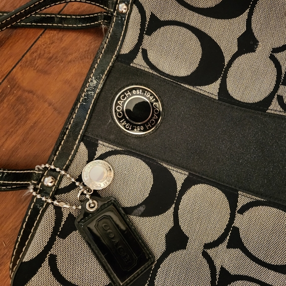 🔊LIVE Co-Host SHOW🔊 Designer Bags & Unique Accessories- w/@sarahbelle1616 - Picture 14 of 16